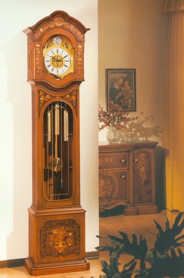 Pendulum clock inlaid by hand | IDFdesign