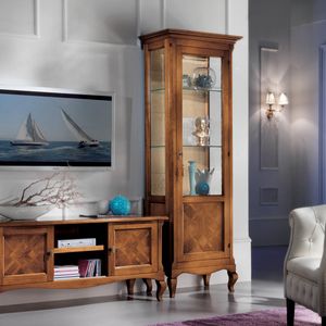 Style NOVITA-H5002, 1-door display cabinet with walnut inlay