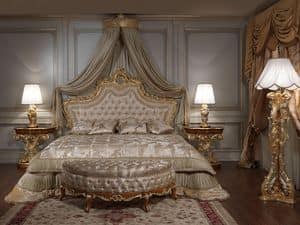 Art. 2012 Bedroom, Classic bed, headboard carved and gilded, capitonn padding