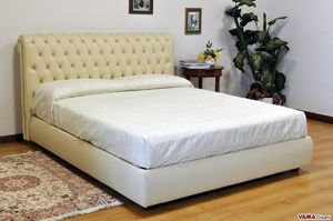 Chesterfield bed, The bed with capitonn headboard par excellence