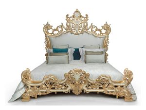 Gerbera, Bed with majestically carved headboard and footboard