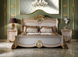 Isabelle bed, Luxurious bed with carvings