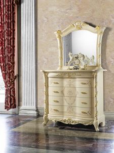 Madame Royale chest of drawers, Finely decorated chest of drawers