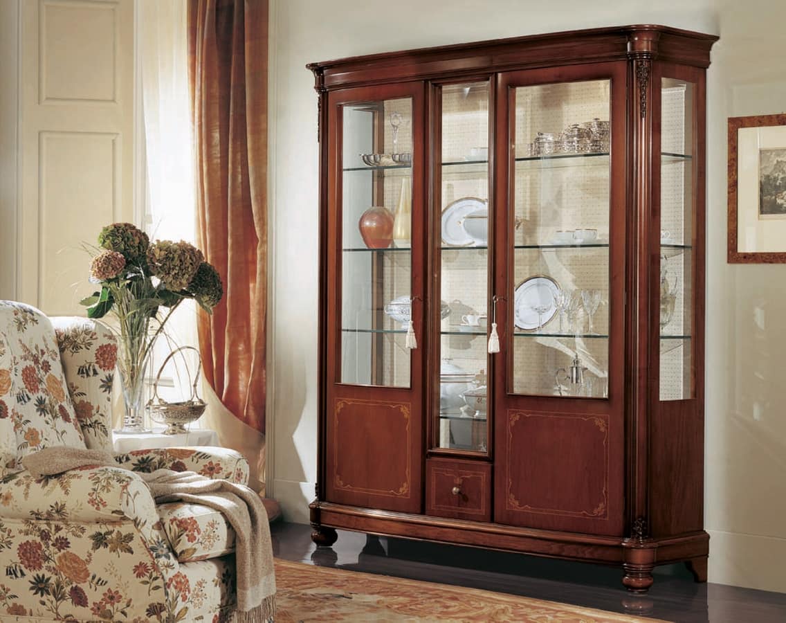 Display Cabinet With 3 Doors With Curved Glass In Classic Style