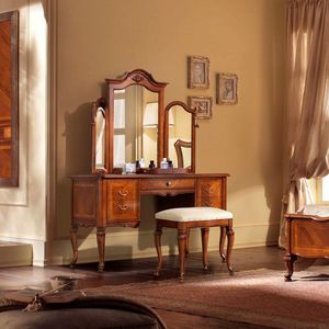 G 710, Classic style handcrafted dressing table