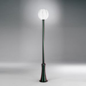 Sfera Ep361-225, Lamp post with sphere diffuser