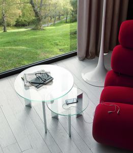 t118 duo, Pair of small tables with round glass top