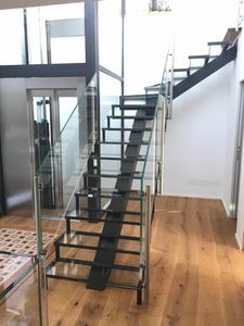 Art. G15, Staircase with glass steps